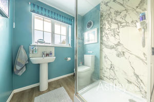 shower room- click for photo gallery